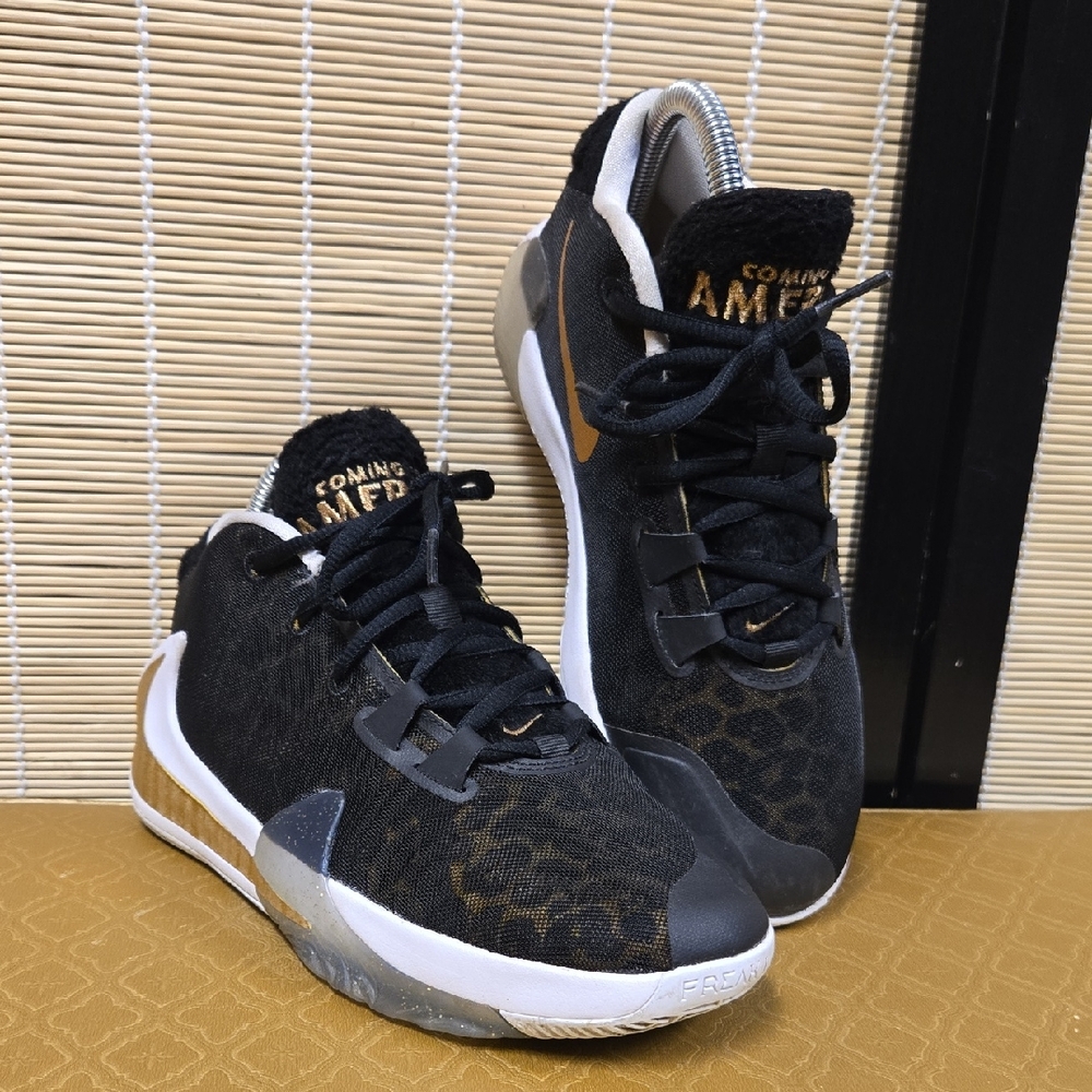 NIKE Zoom Freak 1 Sneakers